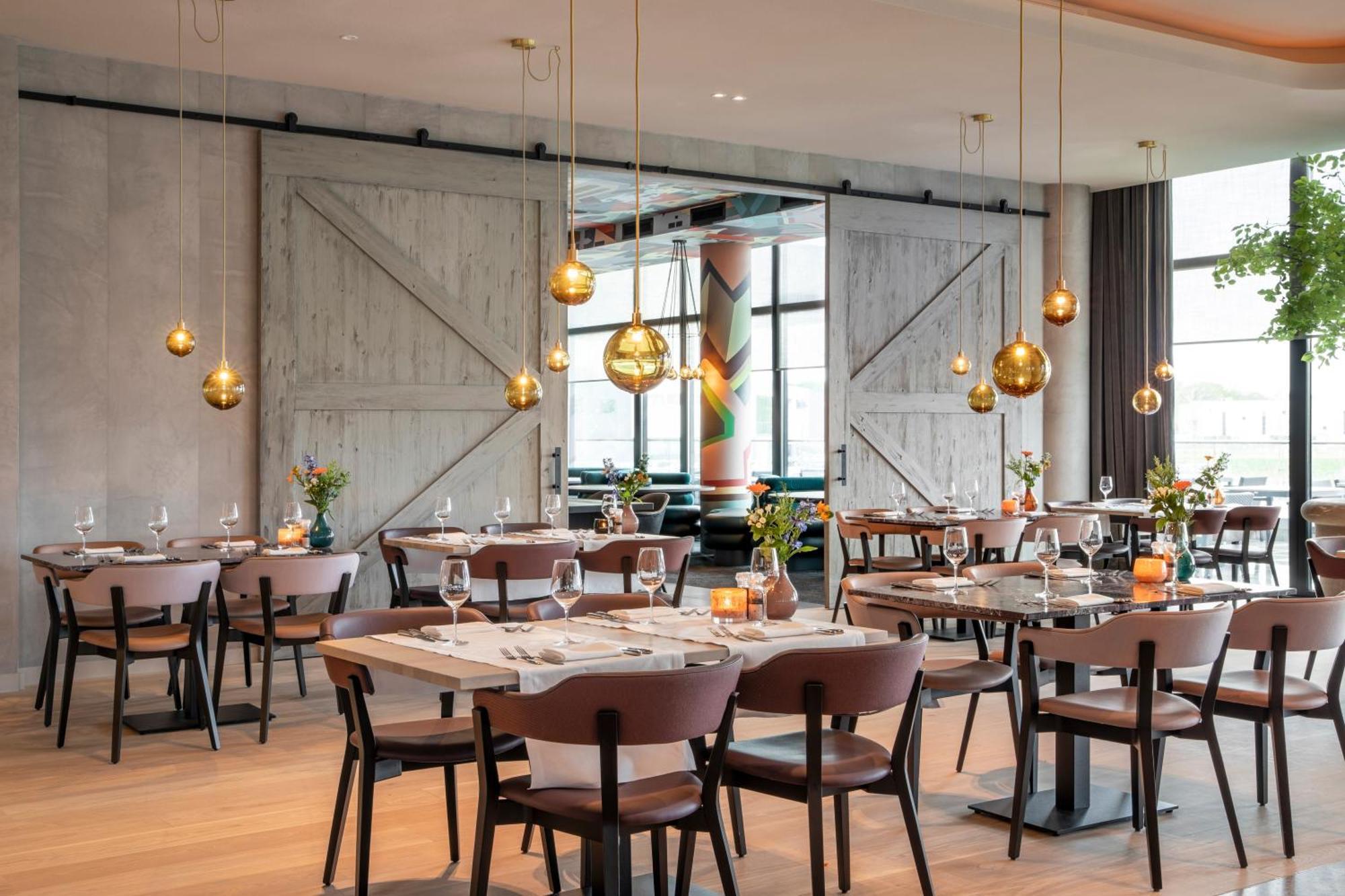 Van Der Valk Hotel Девентер Экстерьер фото